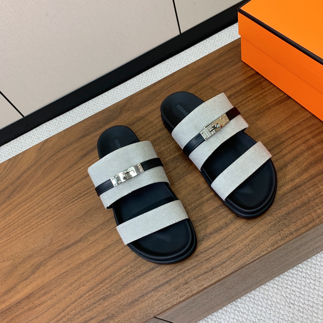 【Herm*s】高版本Kelly扣情侣款拖鞋。H家配货首选鞋履！是爱马仕经典款。每一季都会出很多颜色，绝