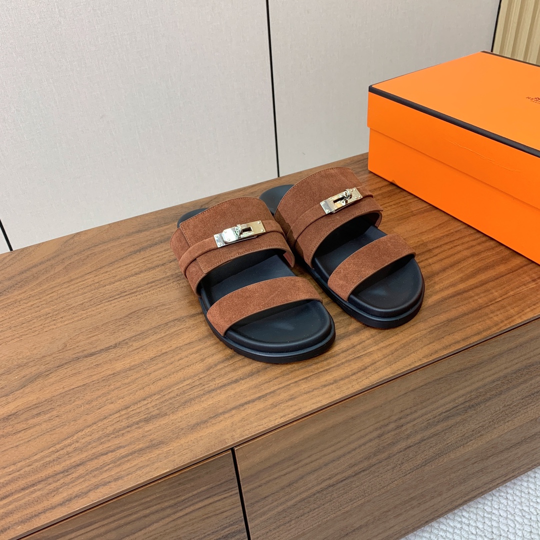 【Herm*s】高版本Kelly扣情侣款拖鞋。H家配货首选鞋履！是爱马仕经典款。每一季都会出很多颜色，绝