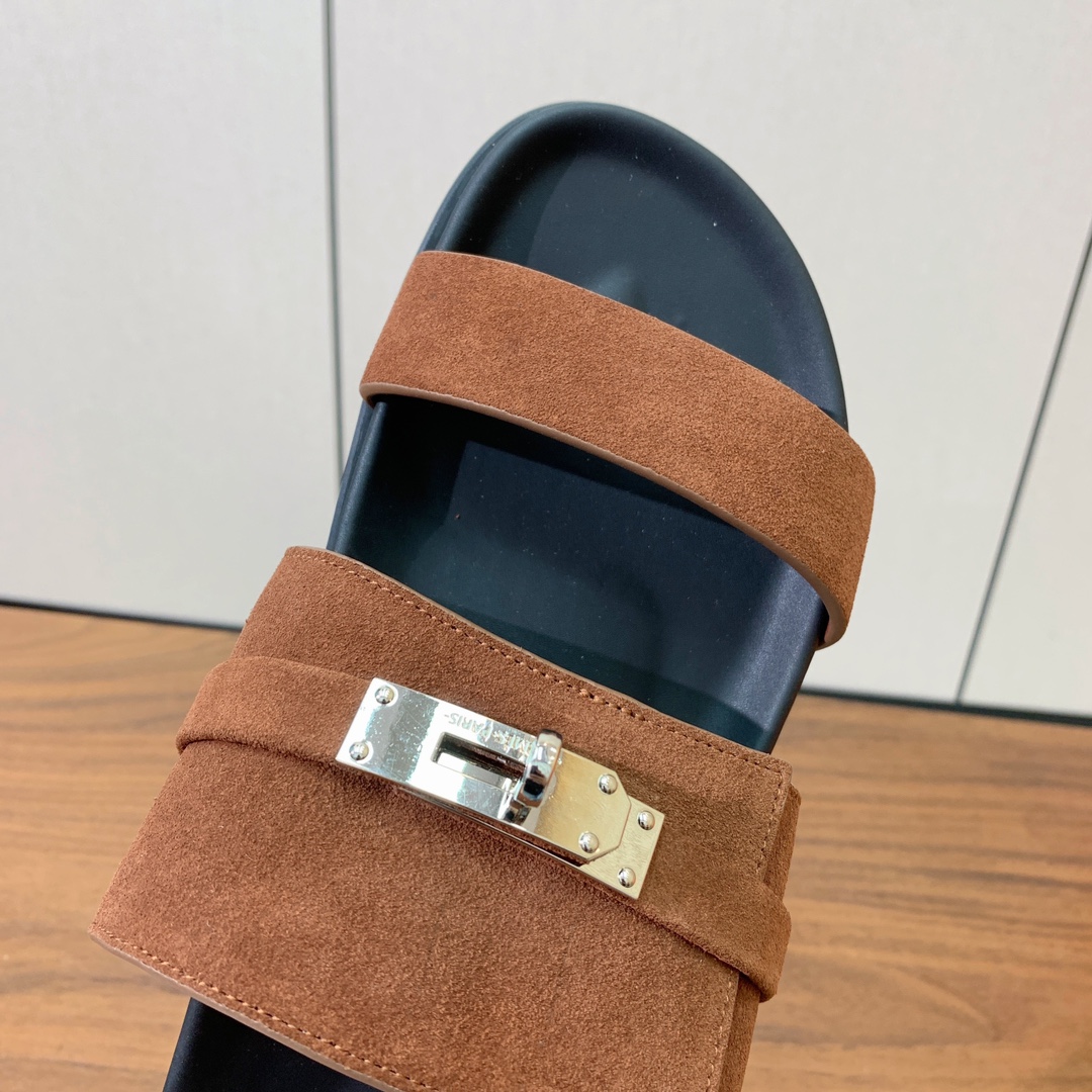 【Herm*s】高版本Kelly扣情侣款拖鞋。H家配货首选鞋履！是爱马仕经典款。每一季都会出很多颜色，绝