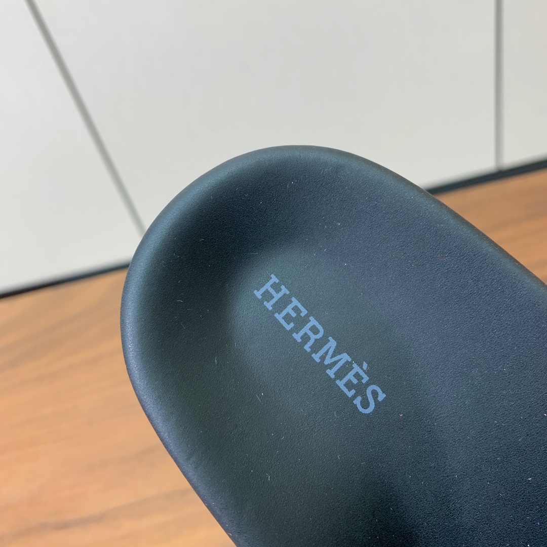 【Herm*s】高版本Kelly扣情侣款拖鞋。H家配货首选鞋履！是爱马仕经典款。每一季都会出很多颜色，绝