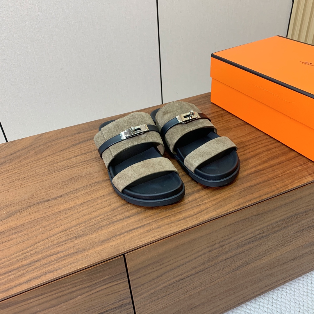 【Herm*s】高版本Kelly扣情侣款拖鞋。H家配货首选鞋履！是爱马仕经典款。每一季都会出很多颜色，绝