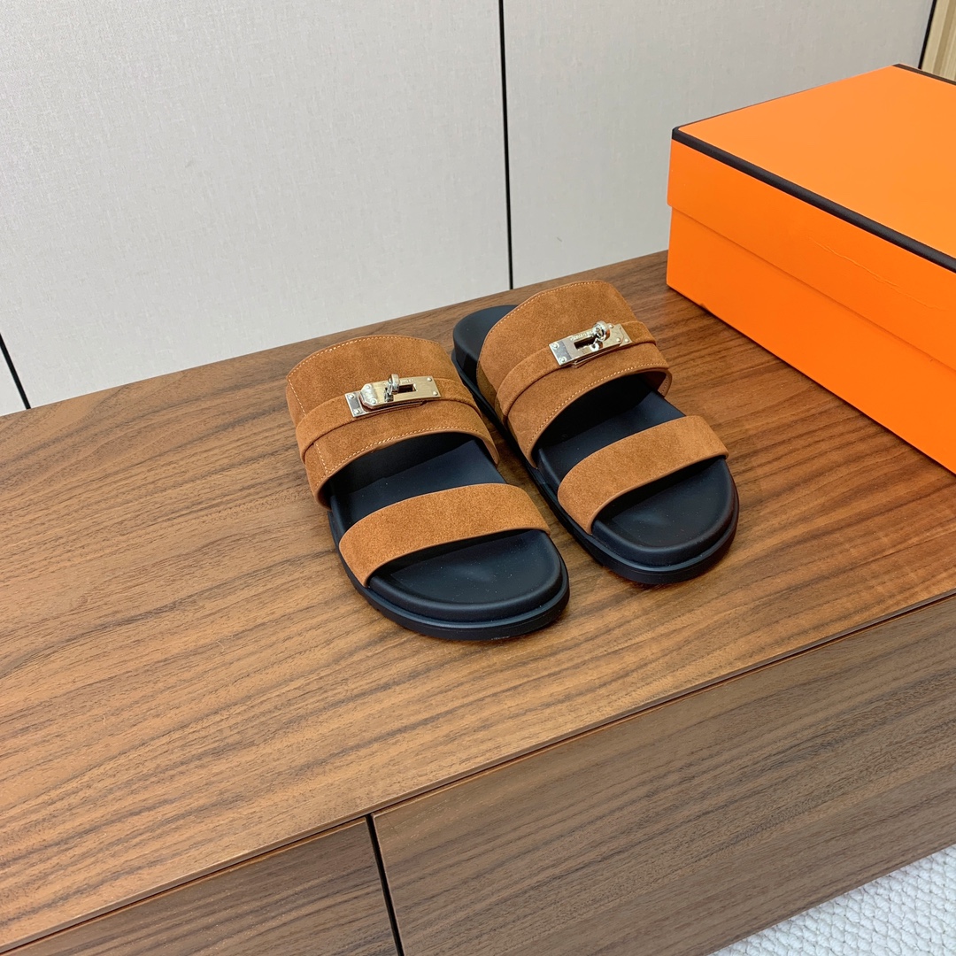 【Herm*s】高版本Kelly扣情侣款拖鞋。H家配货首选鞋履！是爱马仕经典款。每一季都会出很多颜色，绝