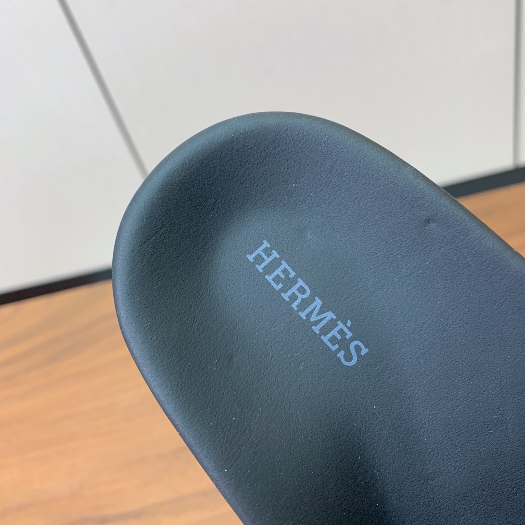 【Herm*s】高版本Kelly扣情侣款拖鞋。H家配货首选鞋履！是爱马仕经典款。每一季都会出很多颜色，绝