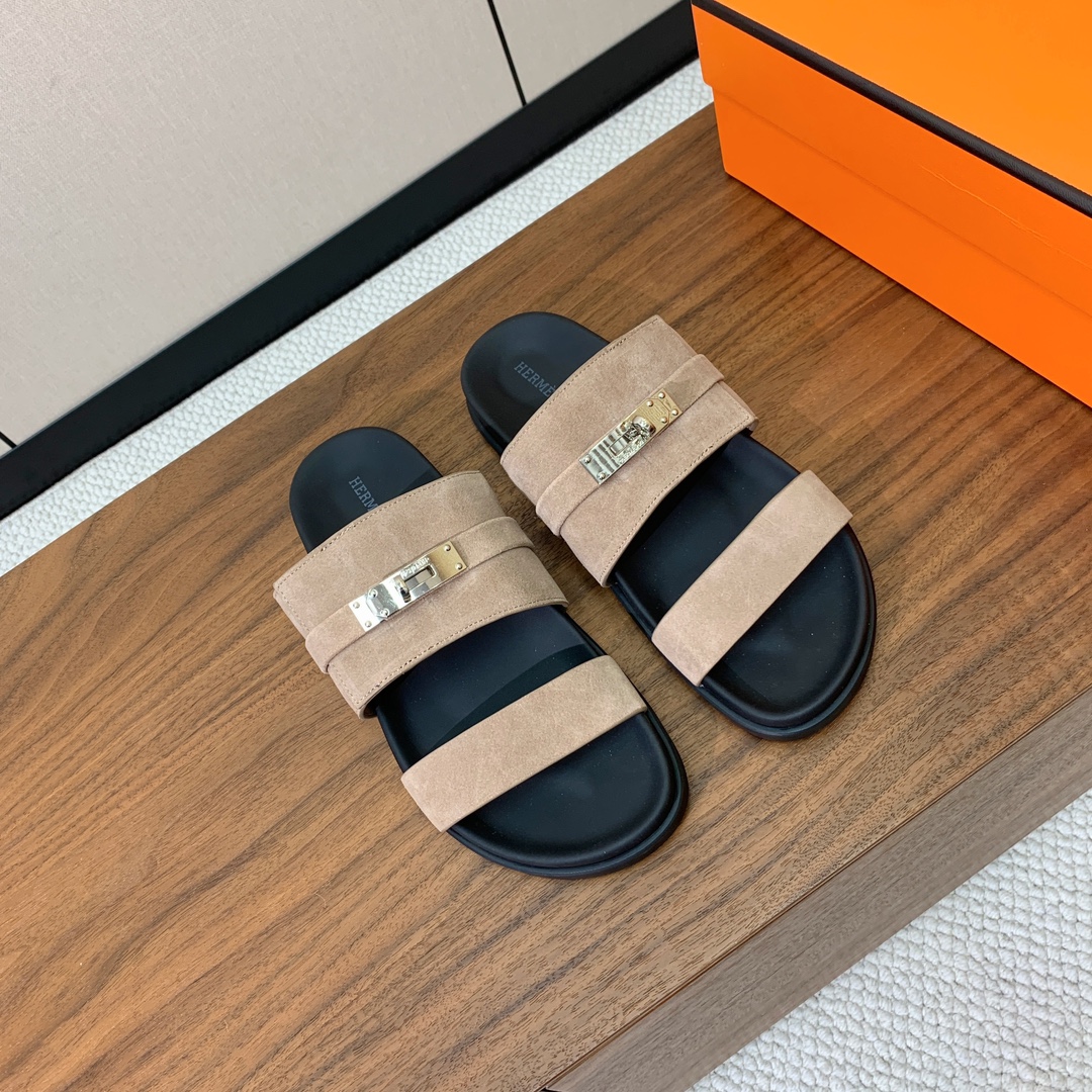 【Herm*s】高版本Kelly扣情侣款拖鞋。H家配货首选鞋履！是爱马仕经典款。每一季都会出很多颜色，绝