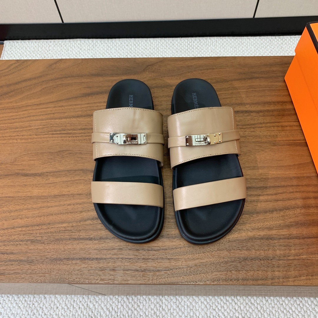 【Herm*s】高版本Kelly扣情侣款拖鞋。H家配货首选鞋履！是爱马仕经典款。每一季都会出很多颜色，绝