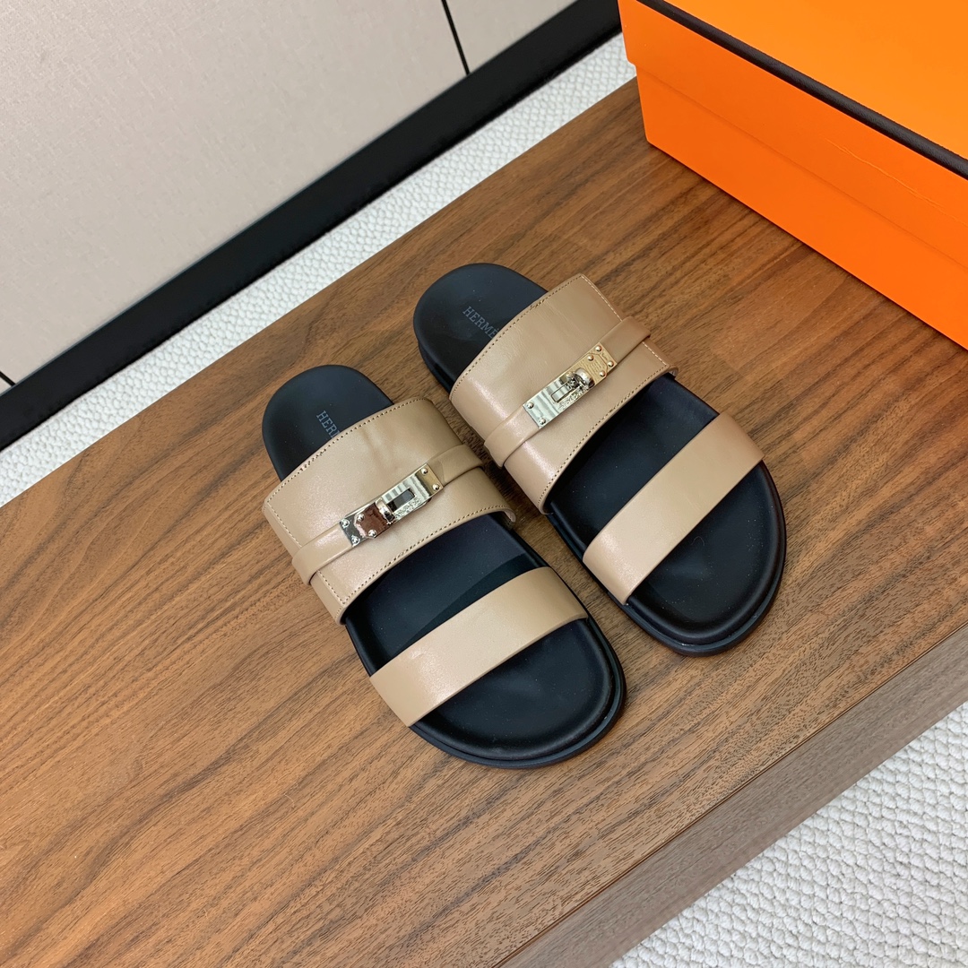 【Herm*s】高版本Kelly扣情侣款拖鞋。H家配货首选鞋履！是爱马仕经典款。每一季都会出很多颜色，绝