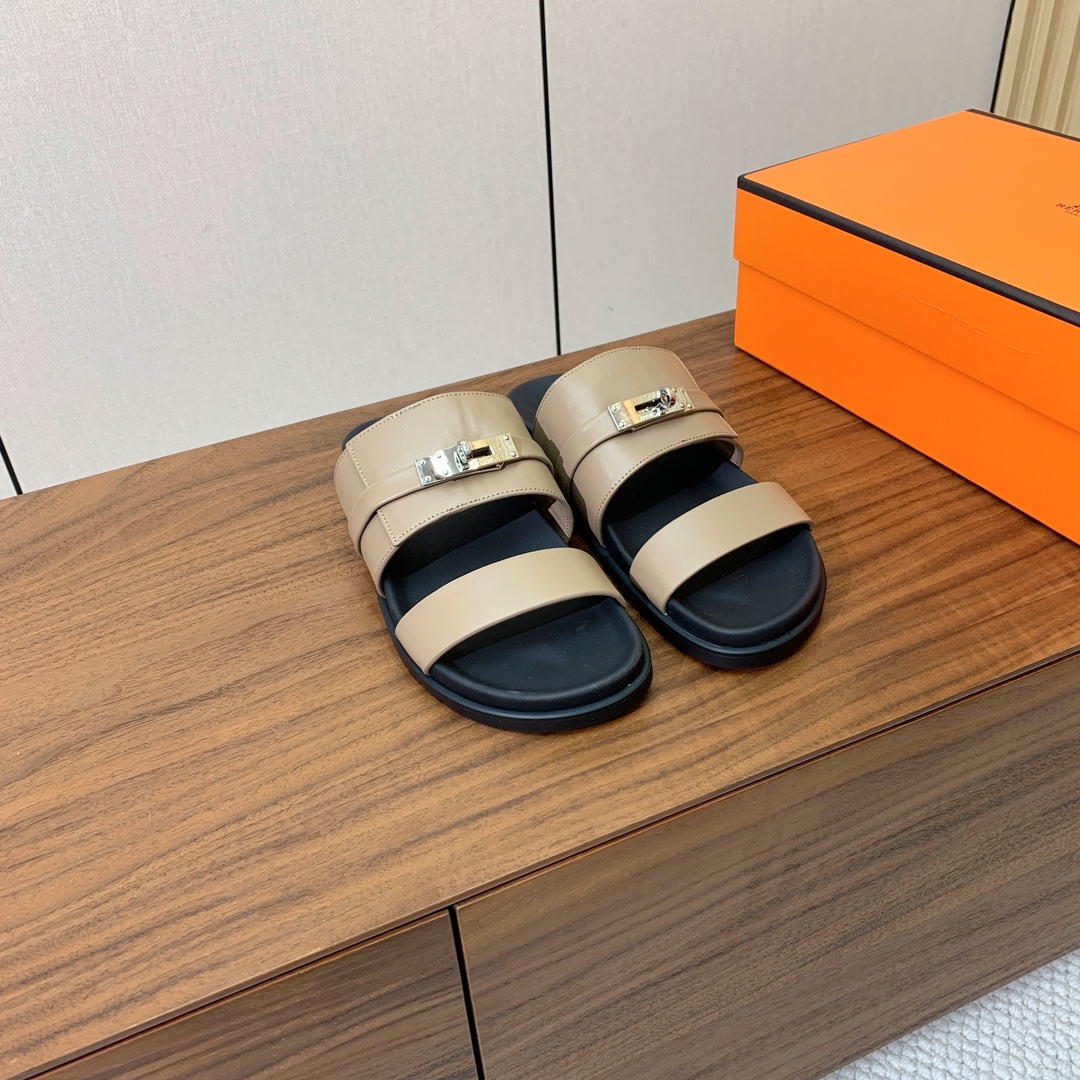 【Herm*s】高版本Kelly扣情侣款拖鞋。H家配货首选鞋履！是爱马仕经典款。每一季都会出很多颜色，绝