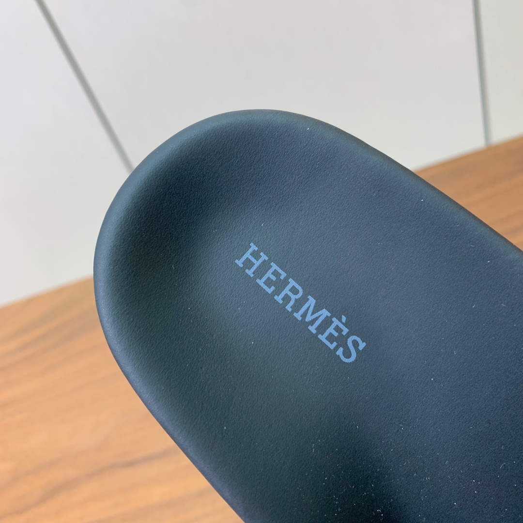 【Herm*s】高版本Kelly扣情侣款拖鞋。H家配货首选鞋履！是爱马仕经典款。每一季都会出很多颜色，绝