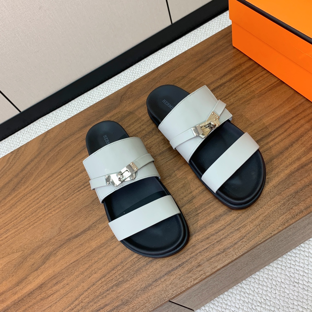 【Herm*s】高版本Kelly扣情侣款拖鞋。H家配货首选鞋履！是爱马仕经典款。每一季都会出很多颜色，绝