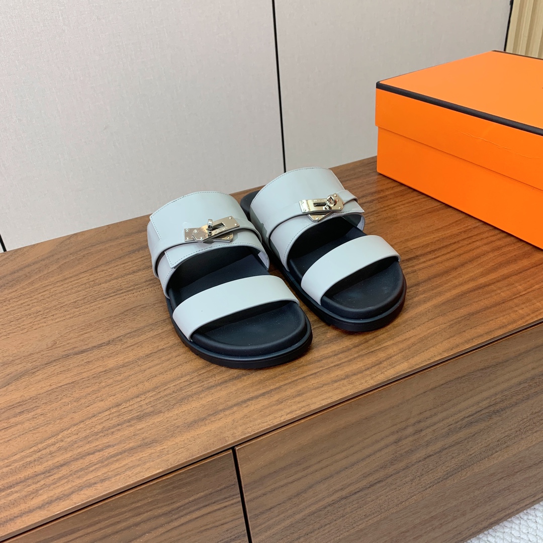 【Herm*s】高版本Kelly扣情侣款拖鞋。H家配货首选鞋履！是爱马仕经典款。每一季都会出很多颜色，绝