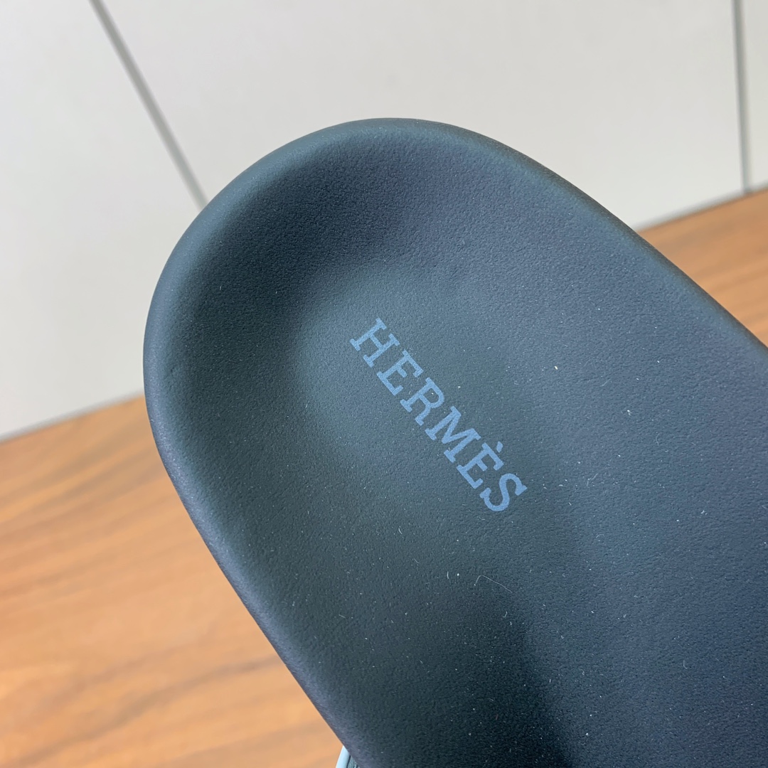【Herm*s】高版本Kelly扣情侣款拖鞋。H家配货首选鞋履！是爱马仕经典款。每一季都会出很多颜色，绝