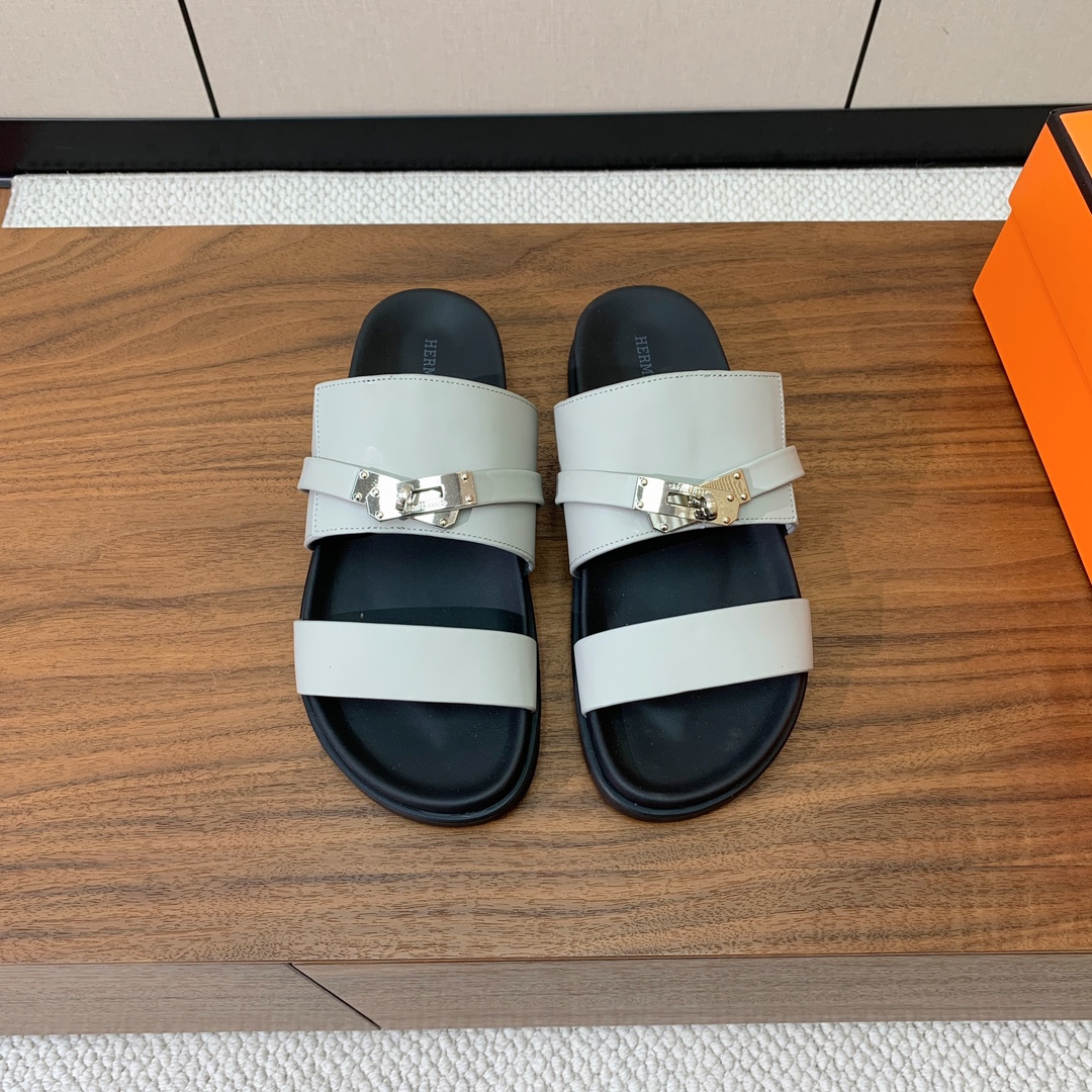 【Herm*s】高版本Kelly扣情侣款拖鞋。H家配货首选鞋履！是爱马仕经典款。每一季都会出很多颜色，绝