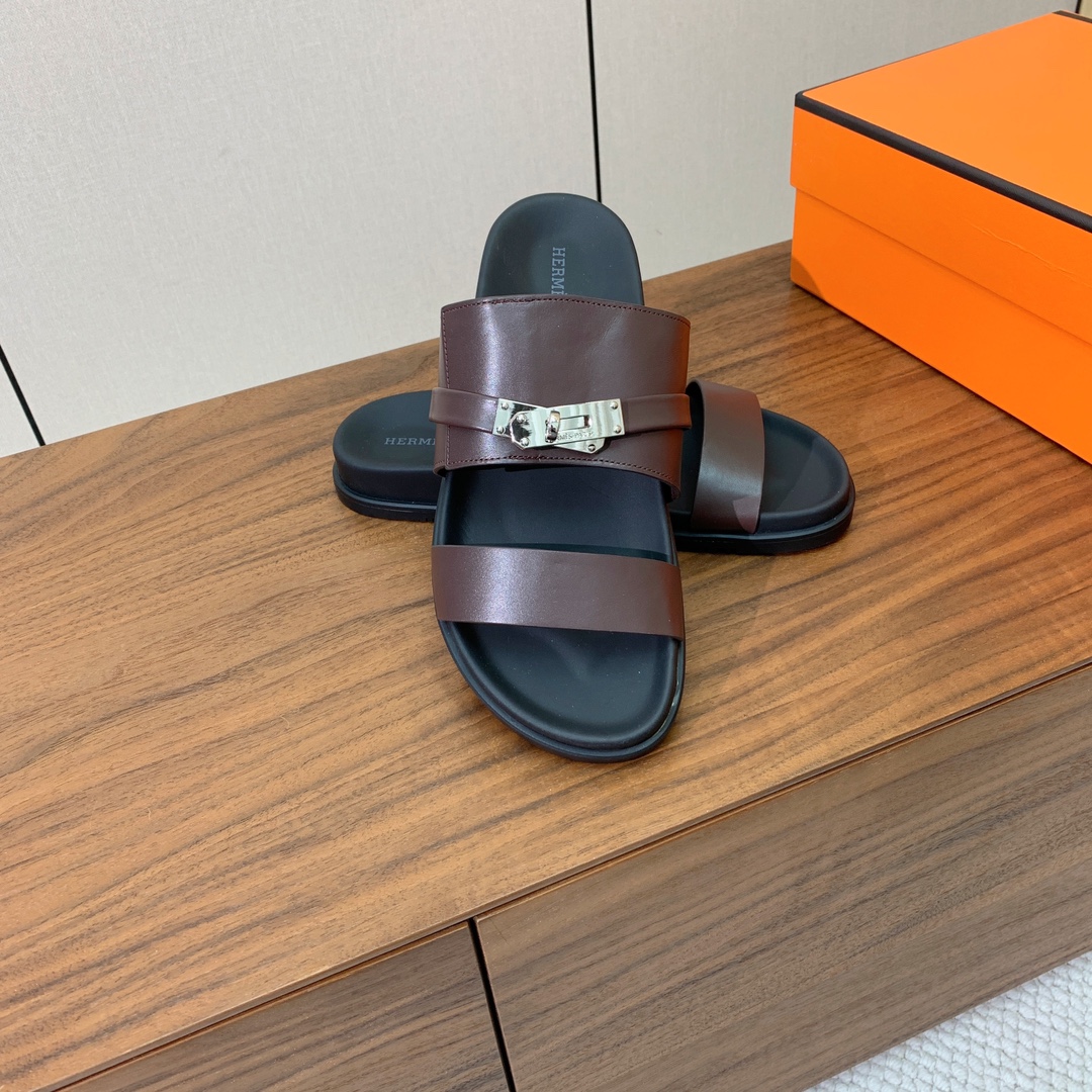 【Herm*s】高版本Kelly扣情侣款拖鞋。H家配货首选鞋履！是爱马仕经典款。每一季都会出很多颜色，绝
