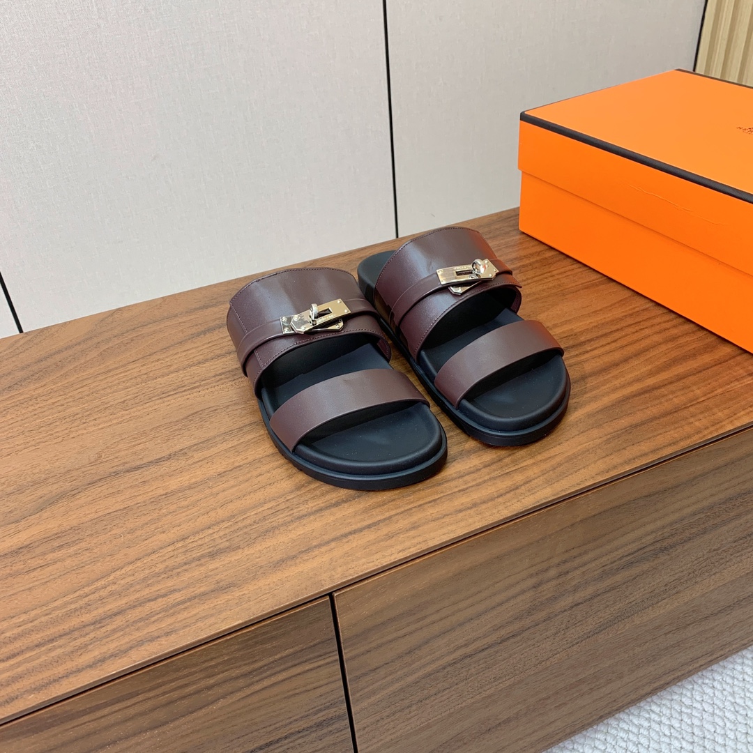 【Herm*s】高版本Kelly扣情侣款拖鞋。H家配货首选鞋履！是爱马仕经典款。每一季都会出很多颜色，绝