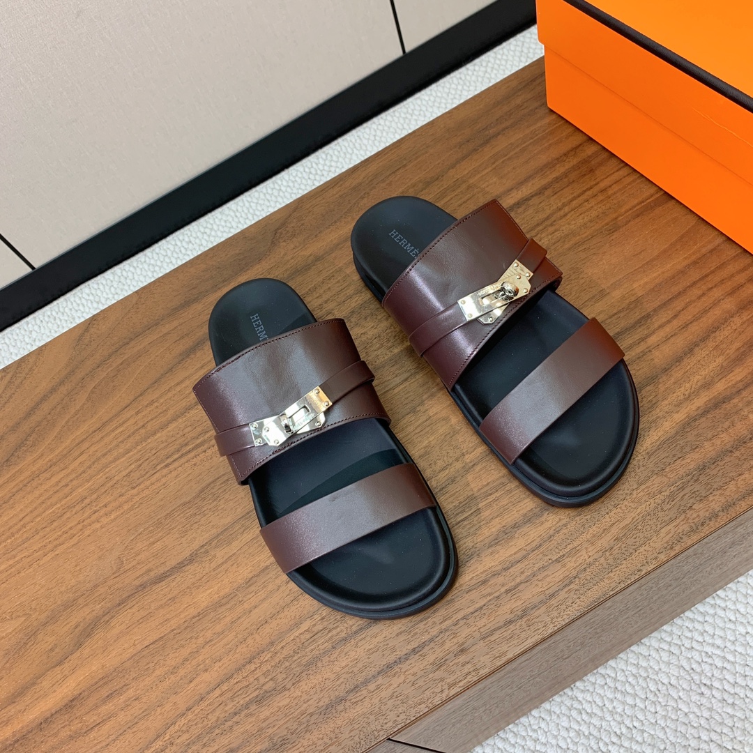 【Herm*s】高版本Kelly扣情侣款拖鞋。H家配货首选鞋履！是爱马仕经典款。每一季都会出很多颜色，绝