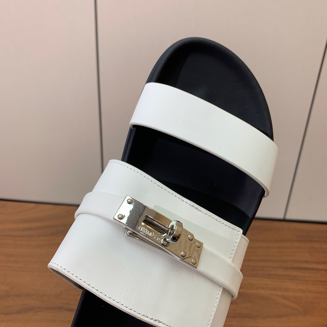 【Herm*s】高版本Kelly扣情侣款拖鞋。H家配货首选鞋履！是爱马仕经典款。每一季都会出很多颜色，绝