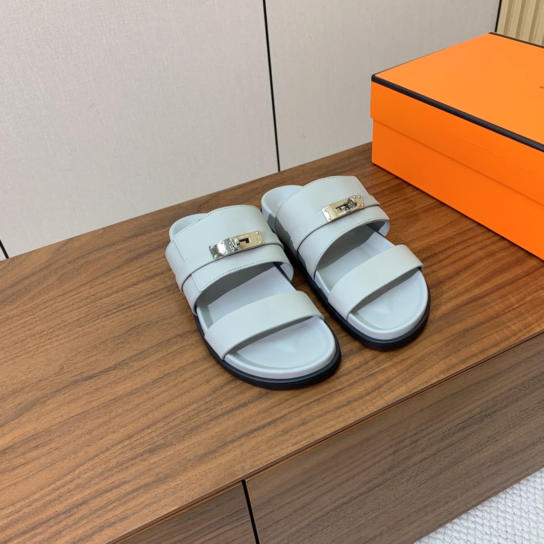 【Herm*s】高版本Kelly扣情侣款拖鞋。H家配货首选鞋履！是爱马仕经典款。每一季都会出很多颜色，绝