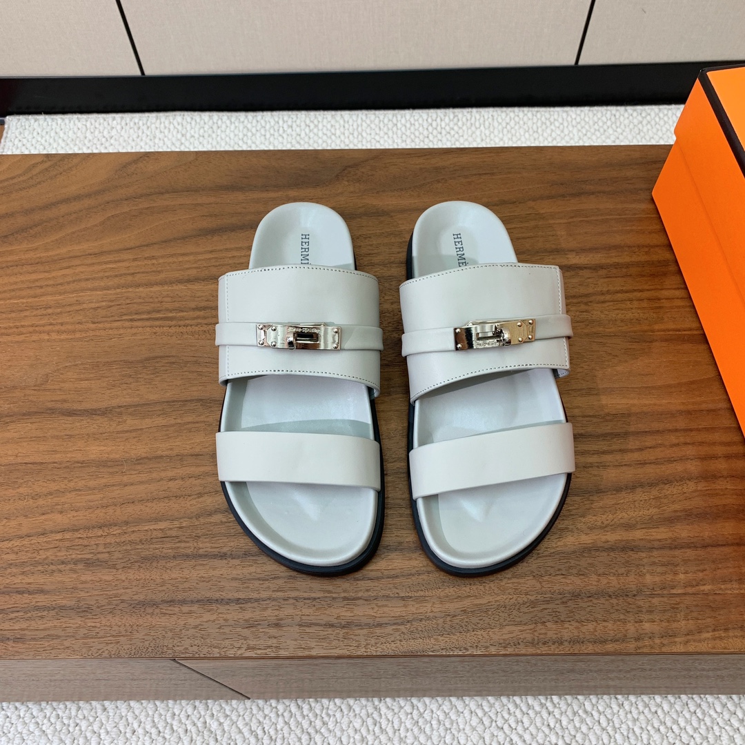 【Herm*s】高版本Kelly扣情侣款拖鞋。H家配货首选鞋履！是爱马仕经典款。每一季都会出很多颜色，绝