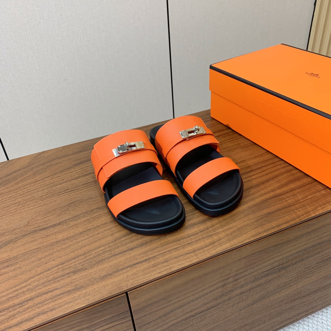 【Herm*s】高版本Kelly扣情侣款拖鞋。H家配货首选鞋履！是爱马仕经典款。每一季都会出很多颜色，绝