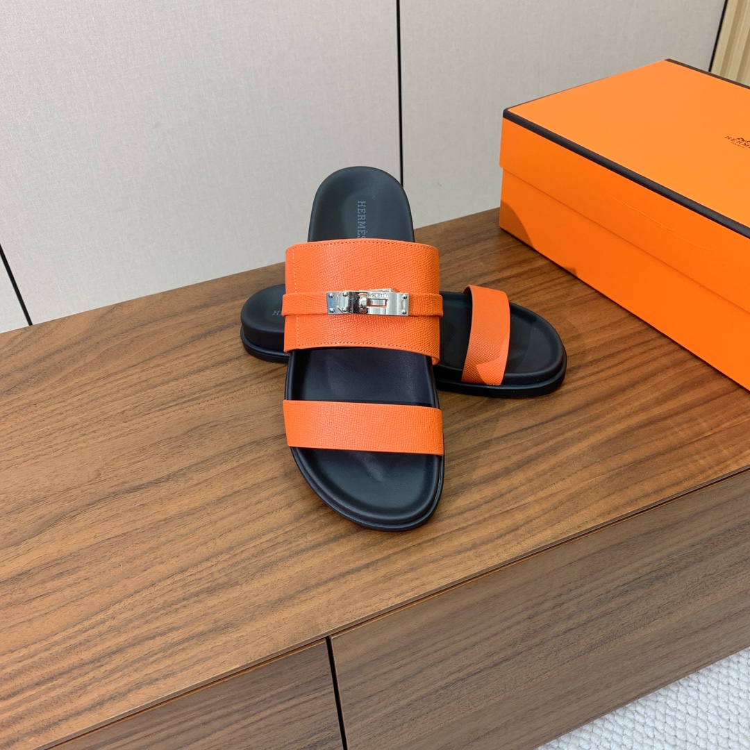 【Herm*s】高版本Kelly扣情侣款拖鞋。H家配货首选鞋履！是爱马仕经典款。每一季都会出很多颜色，绝