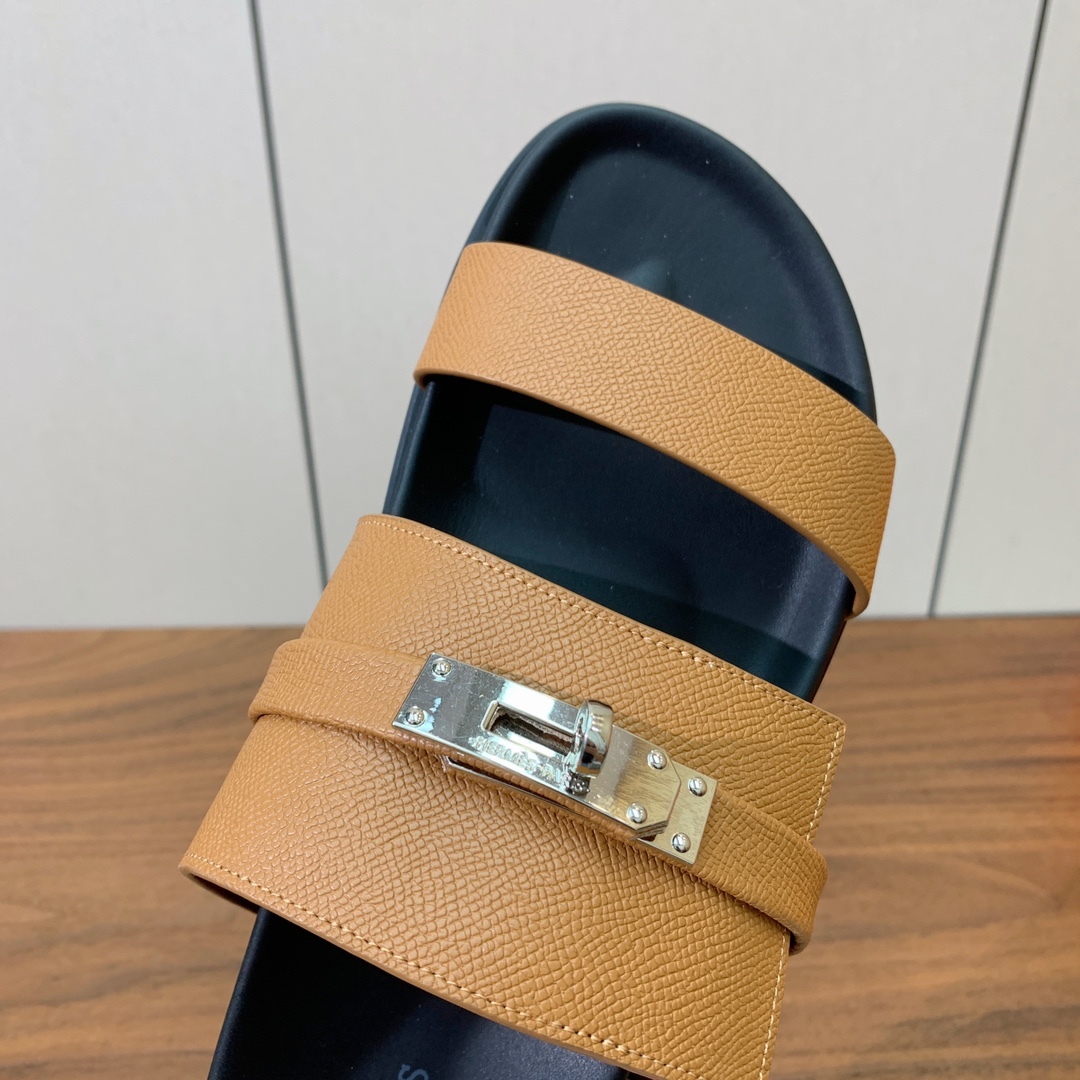【Herm*s】高版本Kelly扣情侣款拖鞋。H家配货首选鞋履！是爱马仕经典款。每一季都会出很多颜色，绝