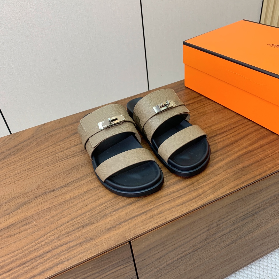 【Herm*s】高版本Kelly扣情侣款拖鞋。H家配货首选鞋履！是爱马仕经典款。每一季都会出很多颜色，绝