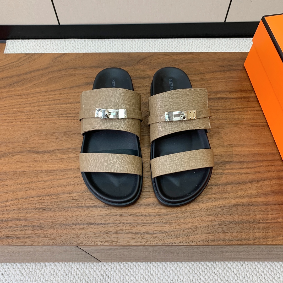 【Herm*s】高版本Kelly扣情侣款拖鞋。H家配货首选鞋履！是爱马仕经典款。每一季都会出很多颜色，绝