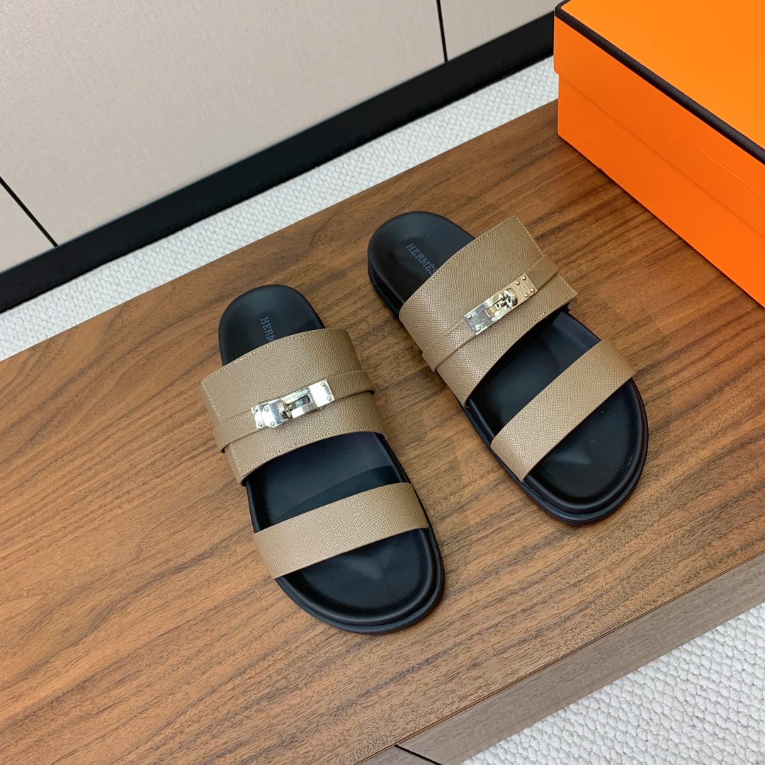 【Herm*s】高版本Kelly扣情侣款拖鞋。H家配货首选鞋履！是爱马仕经典款。每一季都会出很多颜色，绝