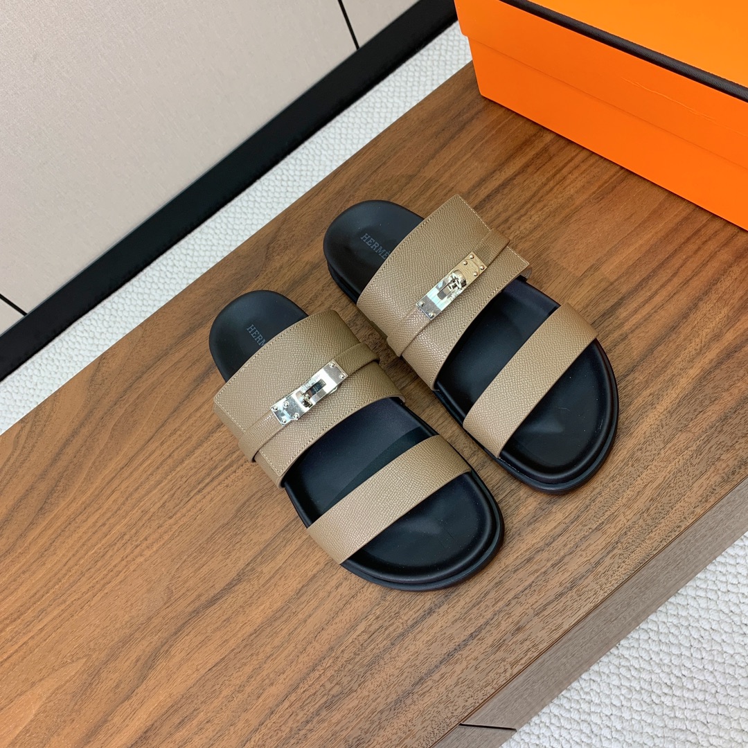 【Herm*s】高版本Kelly扣情侣款拖鞋。H家配货首选鞋履！是爱马仕经典款。每一季都会出很多颜色，绝