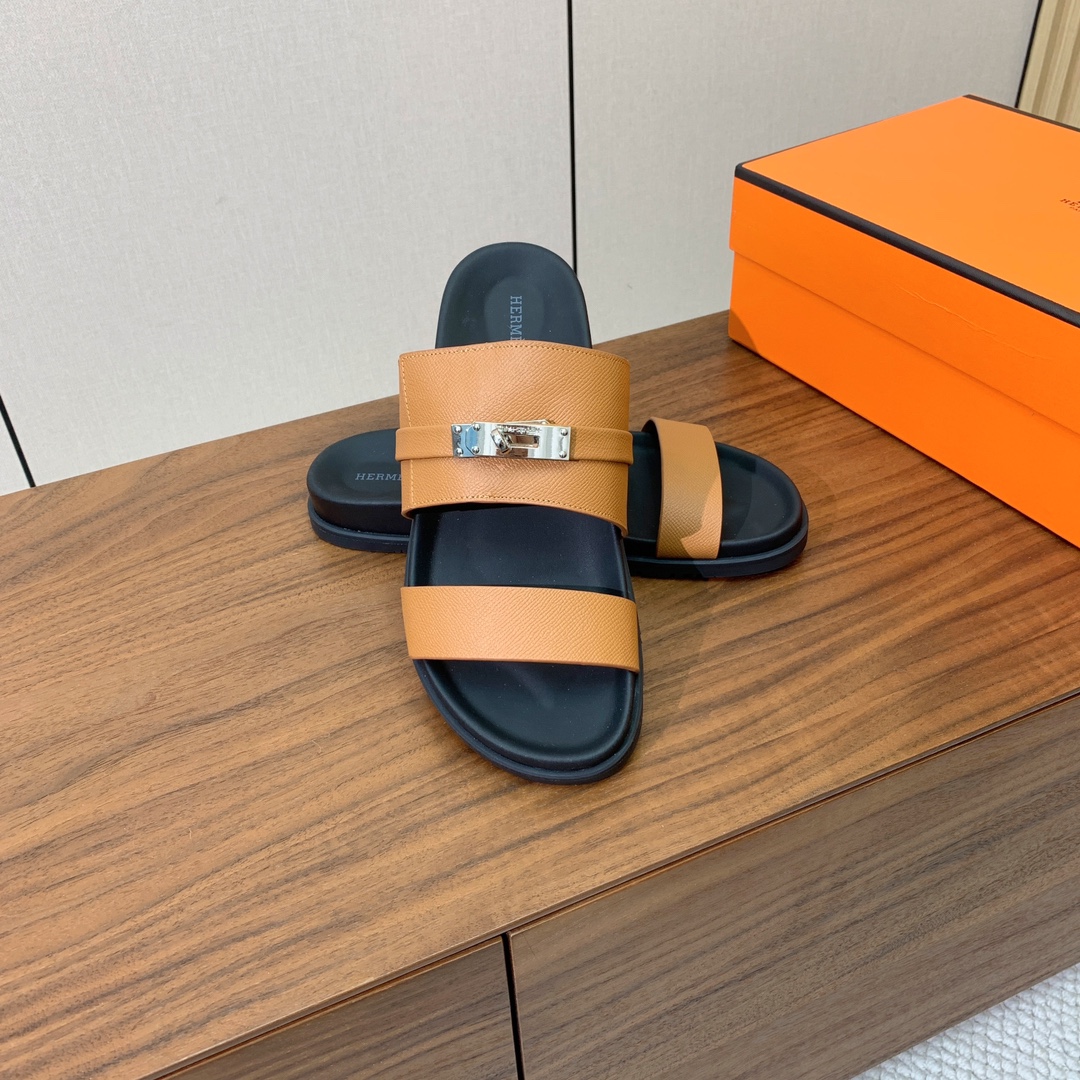 【Herm*s】高版本Kelly扣情侣款拖鞋。H家配货首选鞋履！是爱马仕经典款。每一季都会出很多颜色，绝