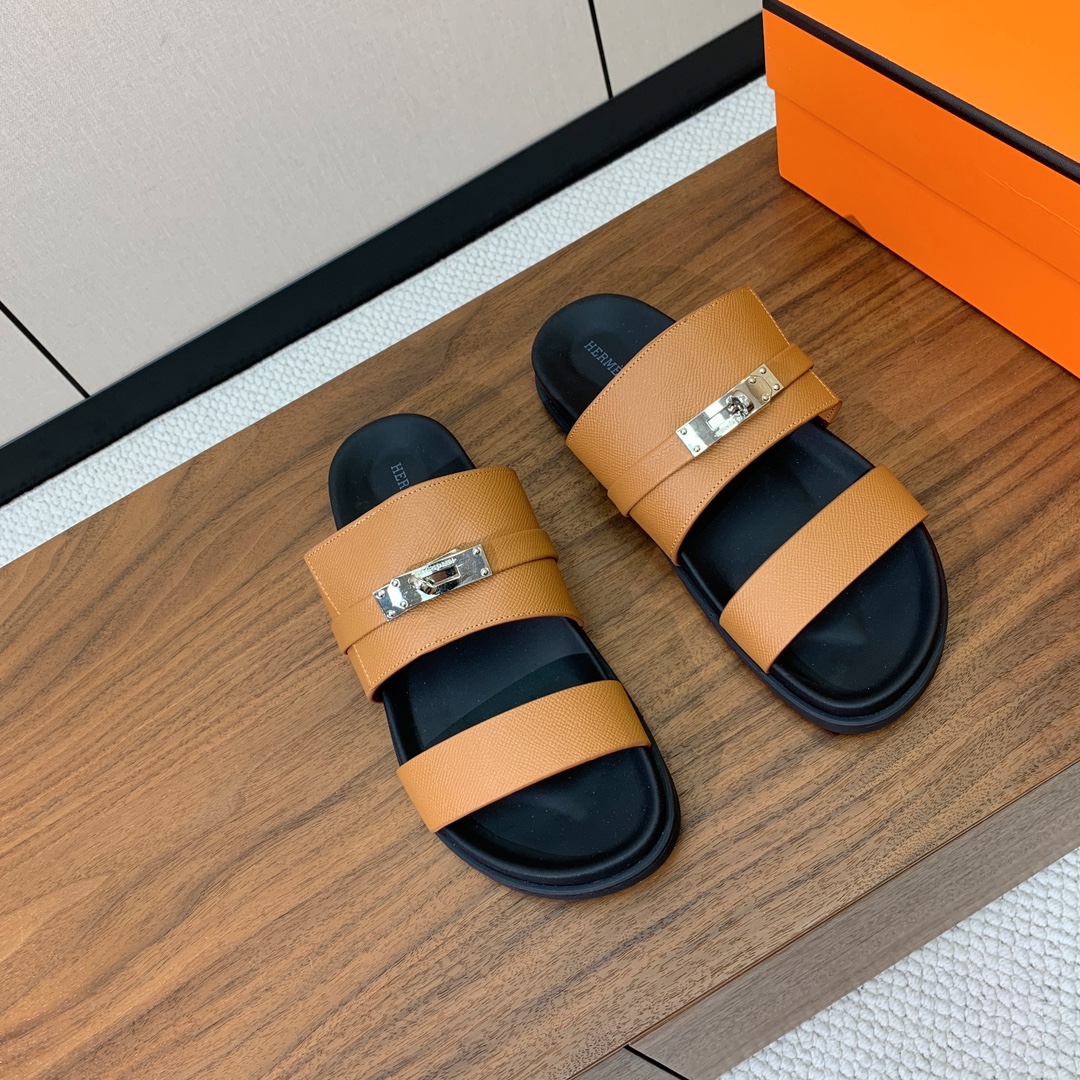 【Herm*s】高版本Kelly扣情侣款拖鞋。H家配货首选鞋履！是爱马仕经典款。每一季都会出很多颜色，绝