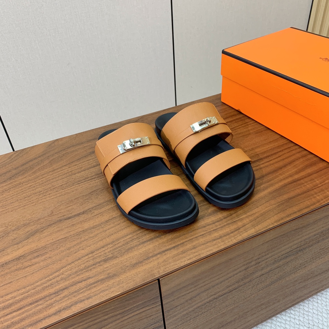 【Herm*s】高版本Kelly扣情侣款拖鞋。H家配货首选鞋履！是爱马仕经典款。每一季都会出很多颜色，绝