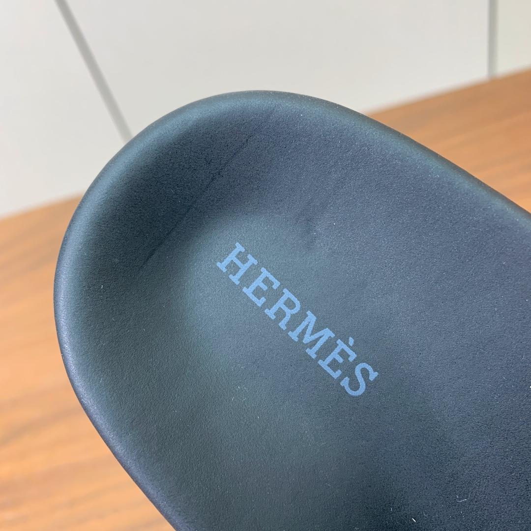 【Herm*s】高版本Kelly扣情侣款拖鞋。H家配货首选鞋履！是爱马仕经典款。每一季都会出很多颜色，绝
