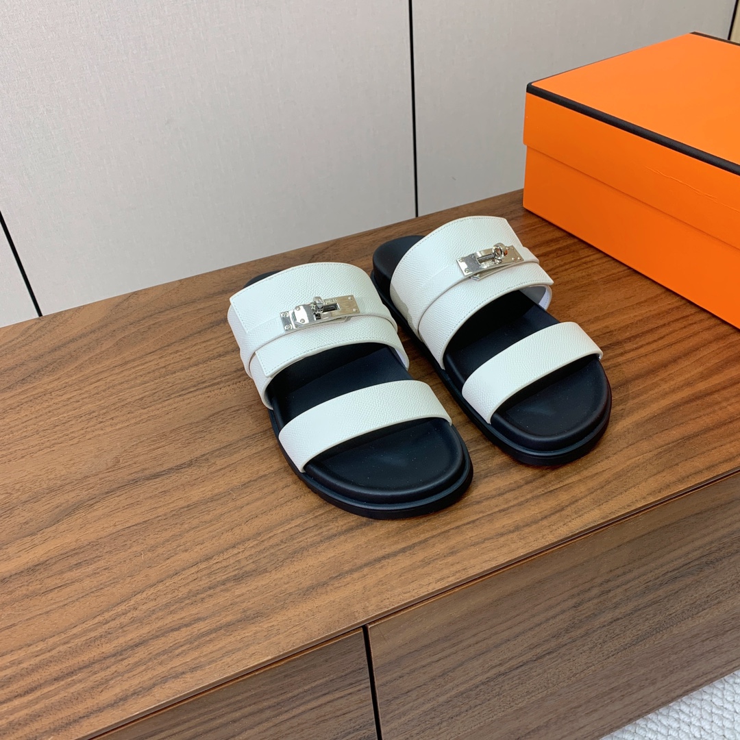 【Herm*s】高版本Kelly扣情侣款拖鞋。H家配货首选鞋履！是爱马仕经典款。每一季都会出很多颜色，绝