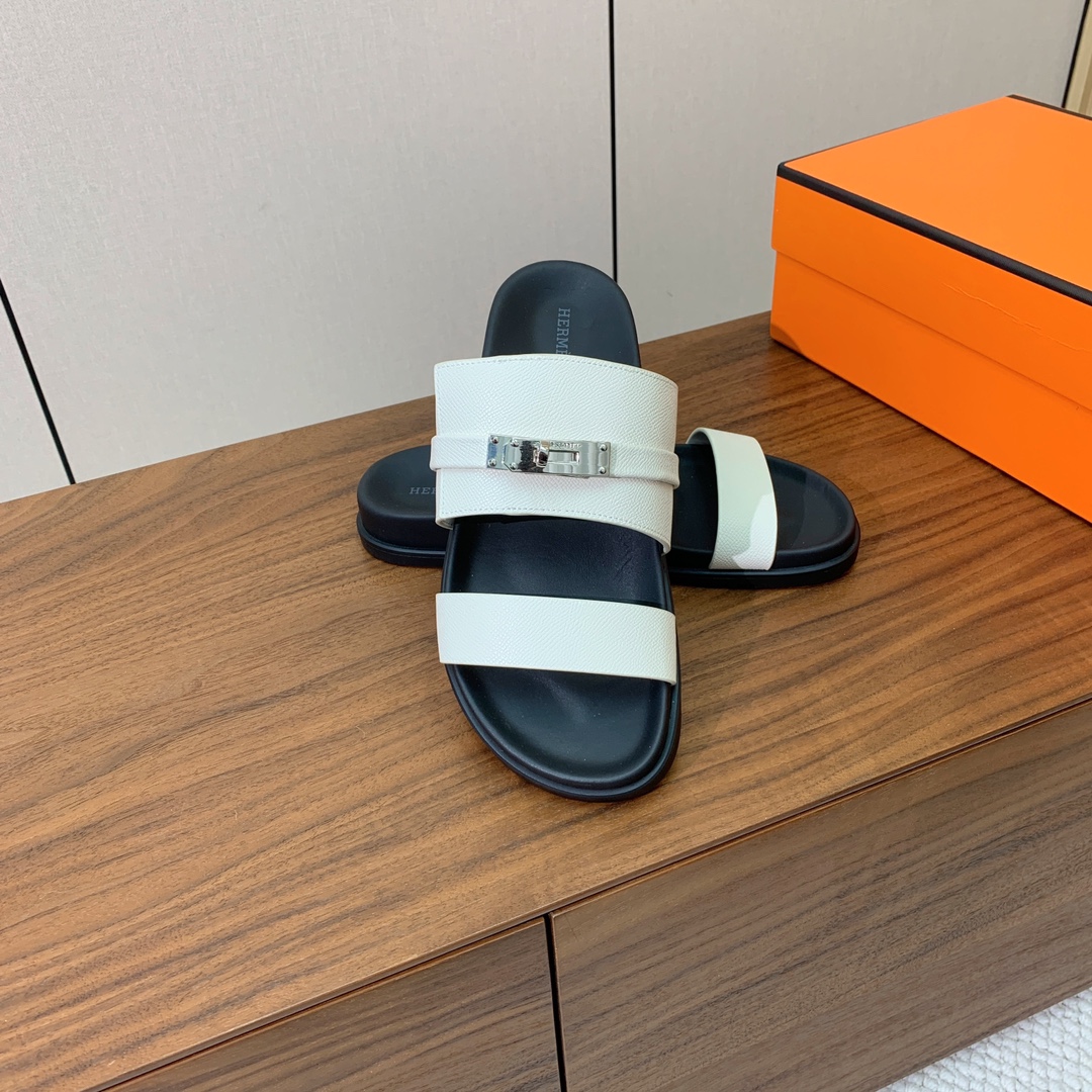 【Herm*s】高版本Kelly扣情侣款拖鞋。H家配货首选鞋履！是爱马仕经典款。每一季都会出很多颜色，绝