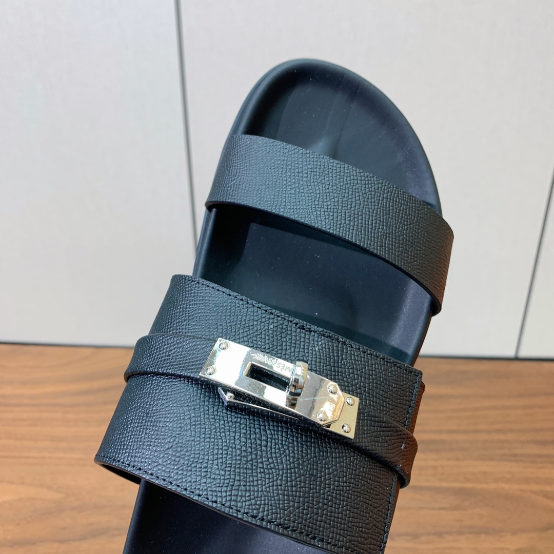 【Herm*s】高版本Kelly扣情侣款拖鞋。H家配货首选鞋履！是爱马仕经典款。每一季都会出很多颜色，绝