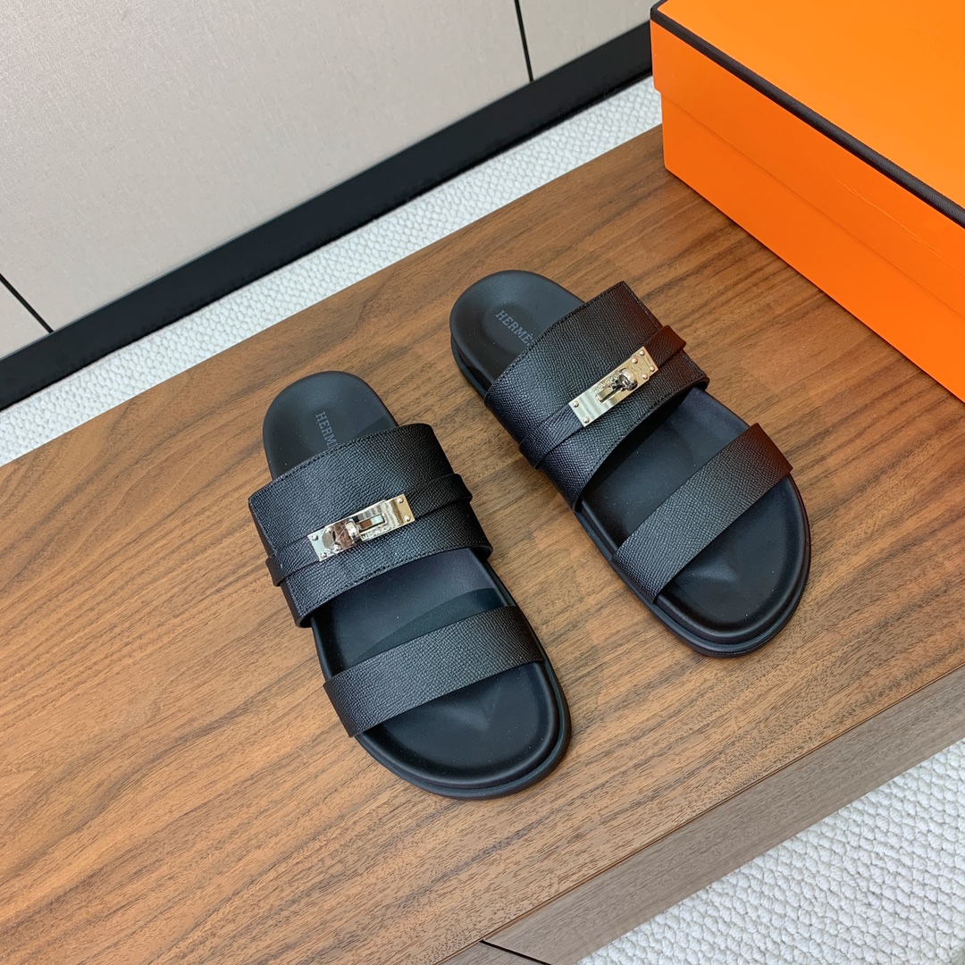 【Herm*s】高版本Kelly扣情侣款拖鞋。H家配货首选鞋履！是爱马仕经典款。每一季都会出很多颜色，绝
