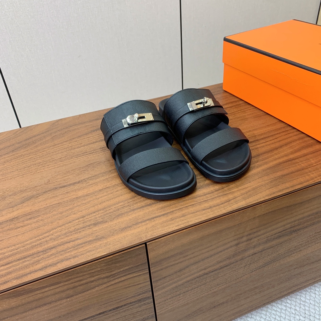 【Herm*s】高版本Kelly扣情侣款拖鞋。H家配货首选鞋履！是爱马仕经典款。每一季都会出很多颜色，绝