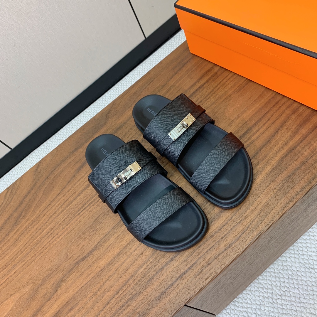 【Herm*s】高版本Kelly扣情侣款拖鞋。H家配货首选鞋履！是爱马仕经典款。每一季都会出很多颜色，绝