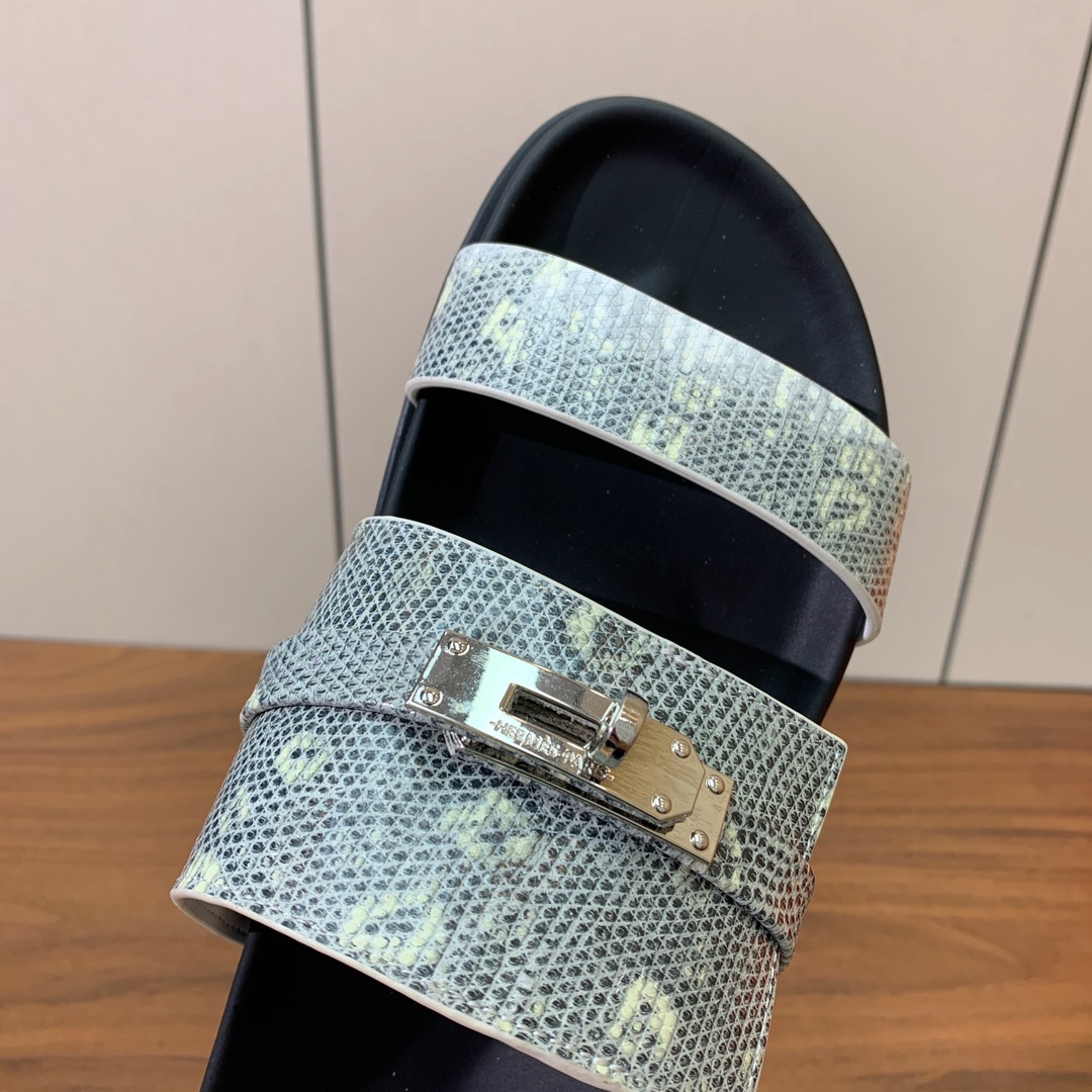 【Herm*s】高版本Kelly扣情侣款拖鞋。H家配货首选鞋履！是爱马仕经典款。每一季都会出很多颜色，绝