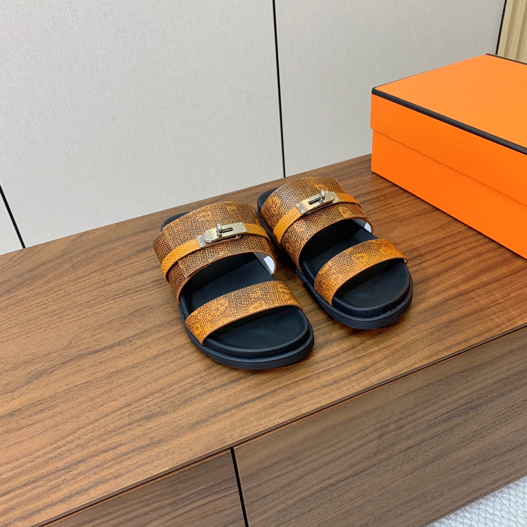 【Herm*s】高版本Kelly扣情侣款拖鞋。H家配货首选鞋履！是爱马仕经典款。每一季都会出很多颜色，绝