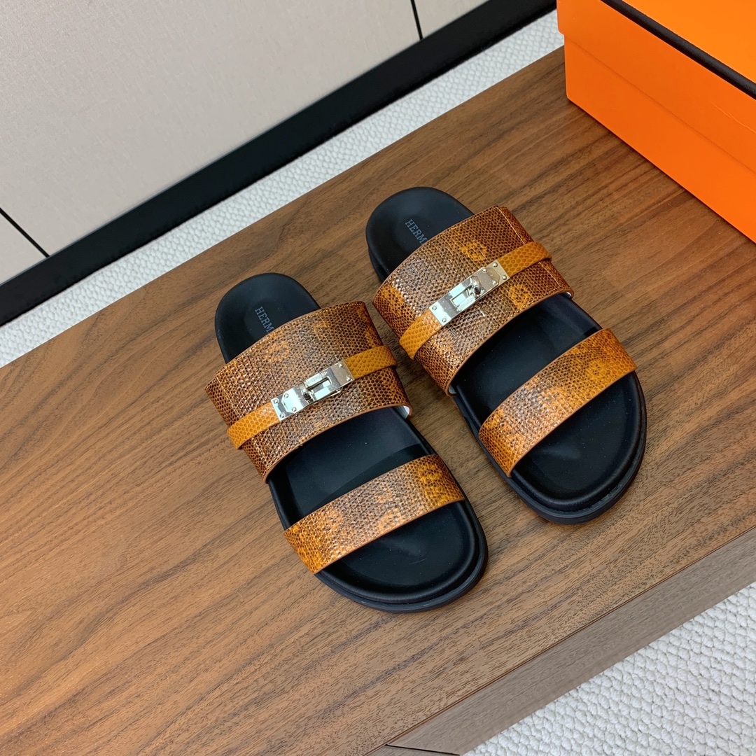 【Herm*s】高版本Kelly扣情侣款拖鞋。H家配货首选鞋履！是爱马仕经典款。每一季都会出很多颜色，绝