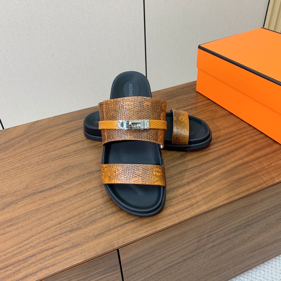 【Herm*s】高版本Kelly扣情侣款拖鞋。H家配货首选鞋履！是爱马仕经典款。每一季都会出很多颜色，绝