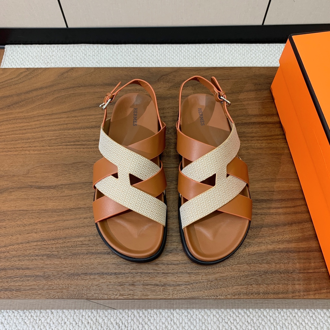 【Herm*s】高版本专柜大热情侣款。H家配货首选鞋履！是爱马仕经典款。每一季都会出很多颜色，绝对是最值
