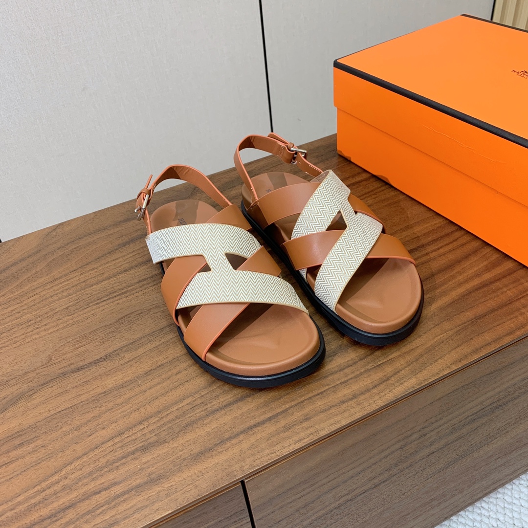 【Herm*s】高版本专柜大热情侣款。H家配货首选鞋履！是爱马仕经典款。每一季都会出很多颜色，绝对是最值