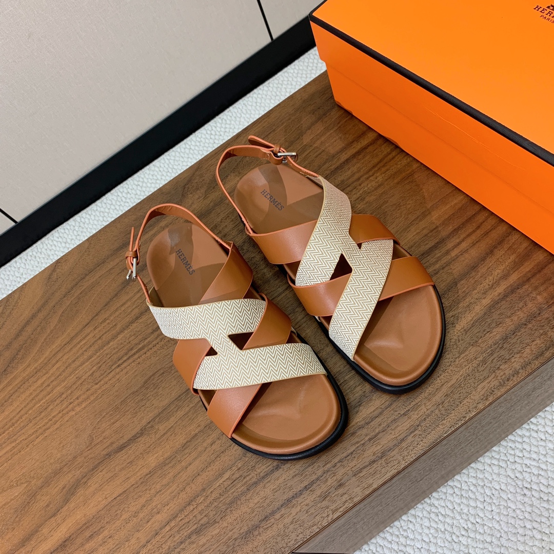 【Herm*s】高版本专柜大热情侣款。H家配货首选鞋履！是爱马仕经典款。每一季都会出很多颜色，绝对是最值