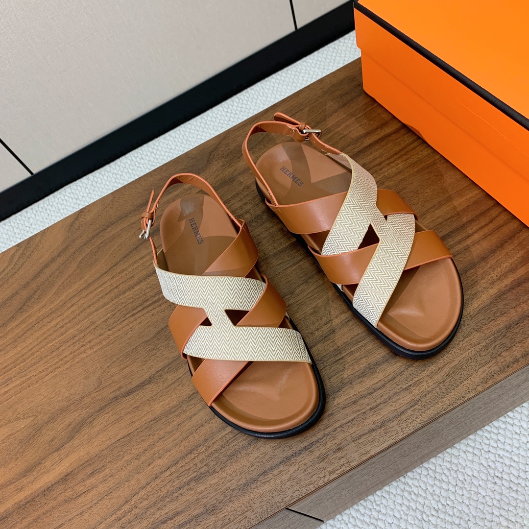 【Herm*s】高版本专柜大热情侣款。H家配货首选鞋履！是爱马仕经典款。每一季都会出很多颜色，绝对是最值