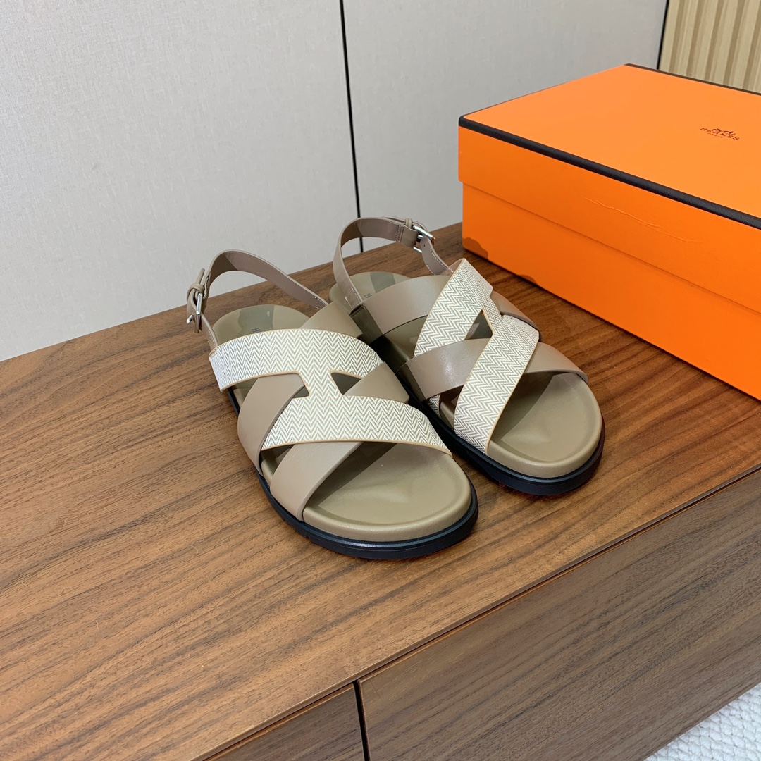 【Herm*s】高版本专柜大热情侣款。H家配货首选鞋履！是爱马仕经典款。每一季都会出很多颜色，绝对是最值