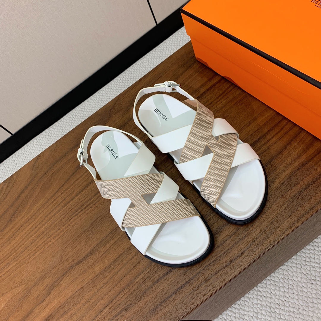 【Herm*s】高版本专柜大热情侣款。H家配货首选鞋履！是爱马仕经典款。每一季都会出很多颜色，绝对是最值