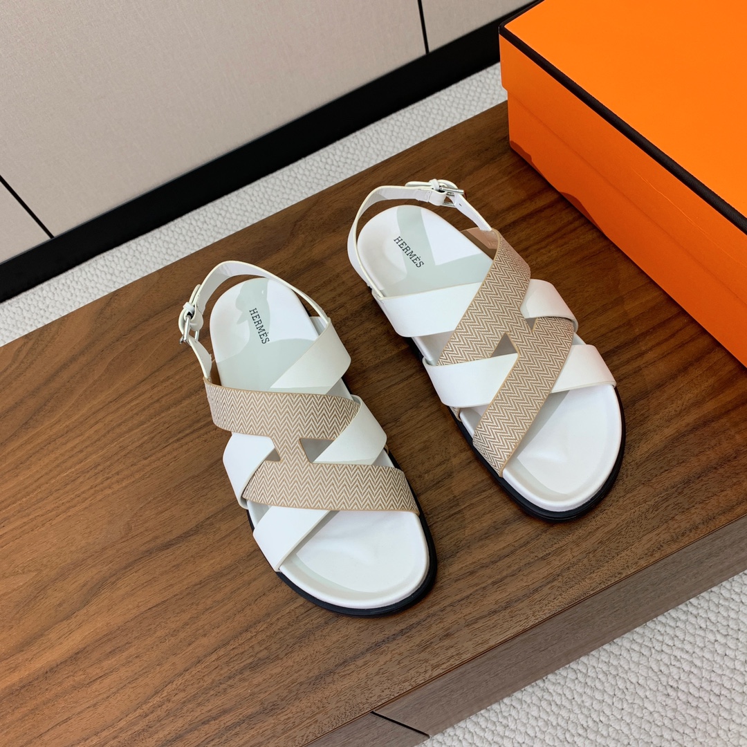 【Herm*s】高版本专柜大热情侣款。H家配货首选鞋履！是爱马仕经典款。每一季都会出很多颜色，绝对是最值